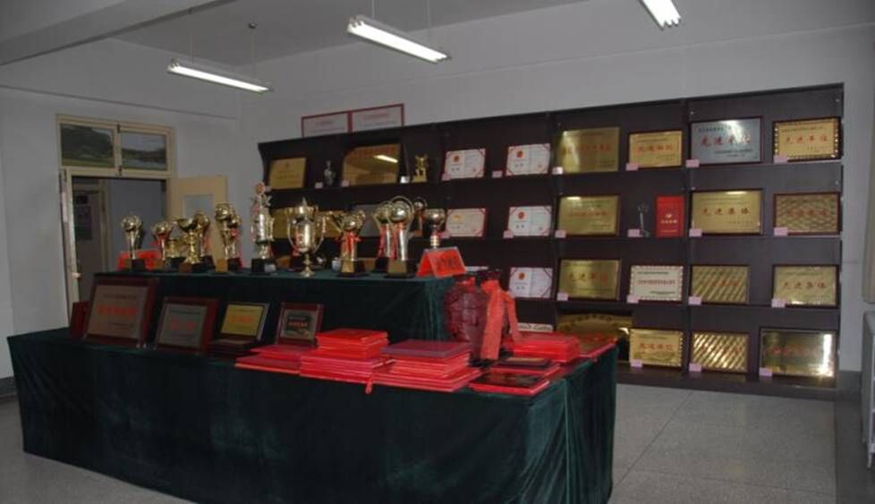 广大师生团结奋进